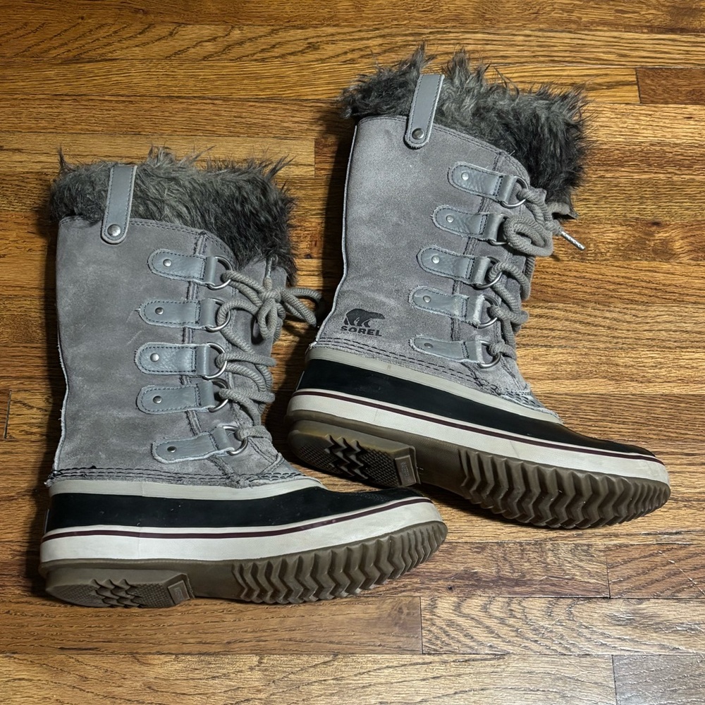 Sorel Joan of Arctic grey winter boots women’s